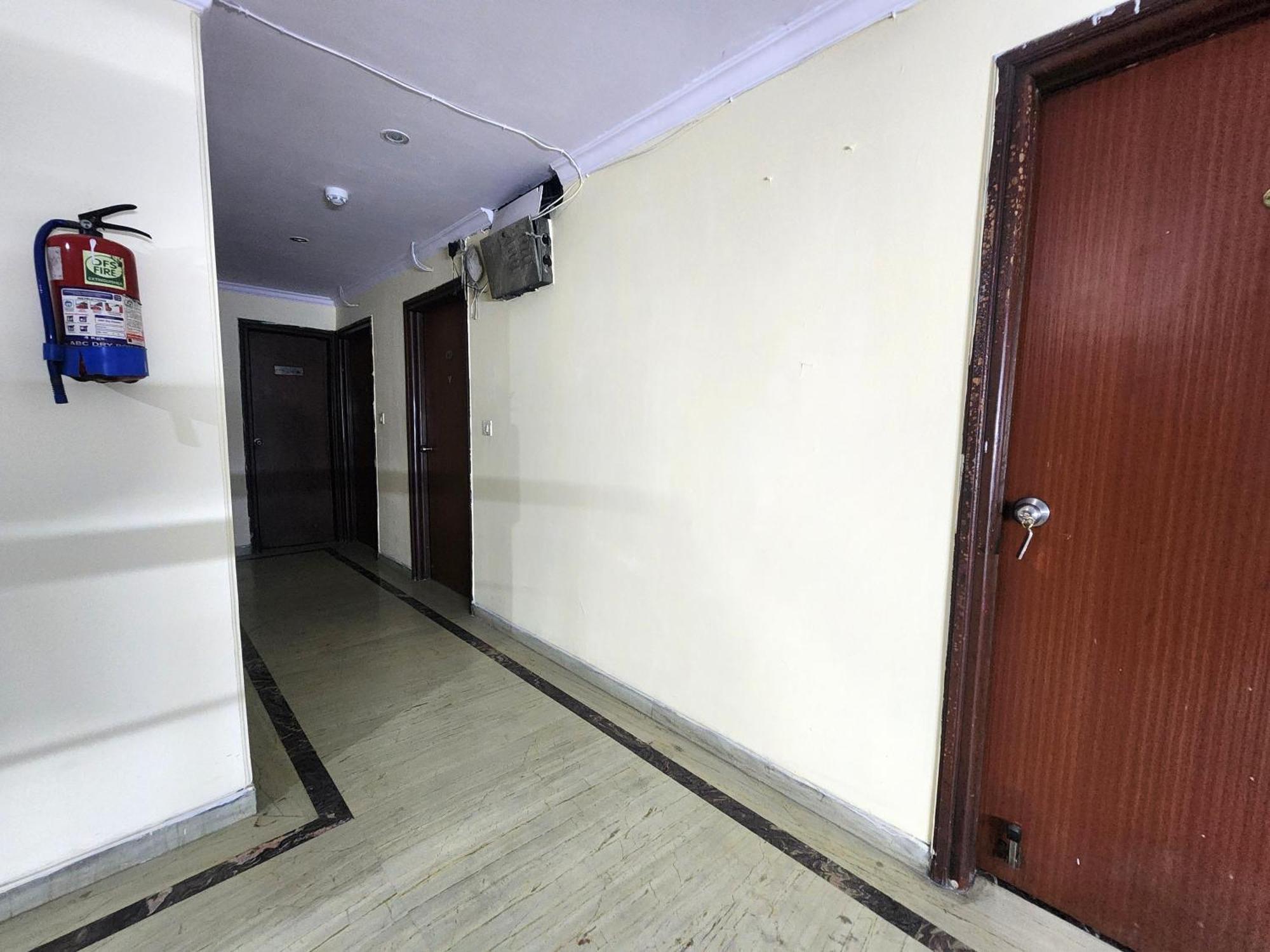 Hotel Mid Town Delhi  Bagian luar foto